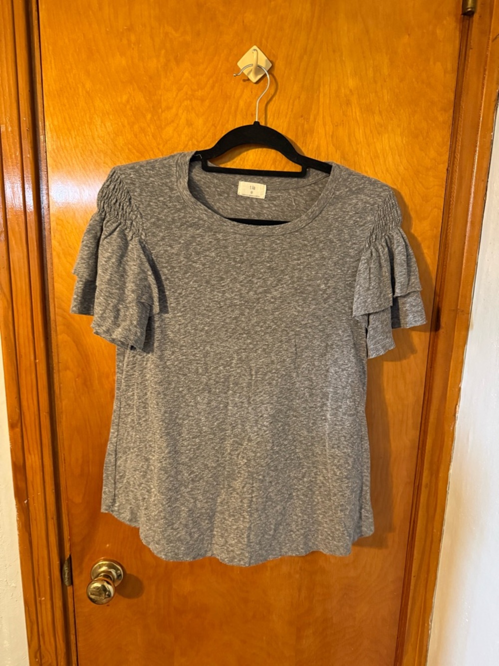 Anthropologie T.La Heather Gray Ruffle Sleeve Short Sleeve Tee Size Small